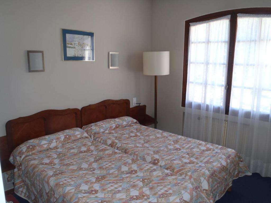 Grand Hotel Du Cours Sisteron Habitación foto