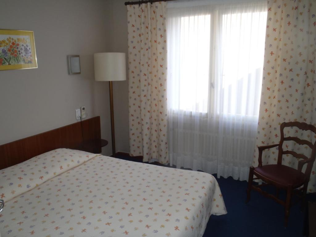 Grand Hotel Du Cours Sisteron Habitación foto
