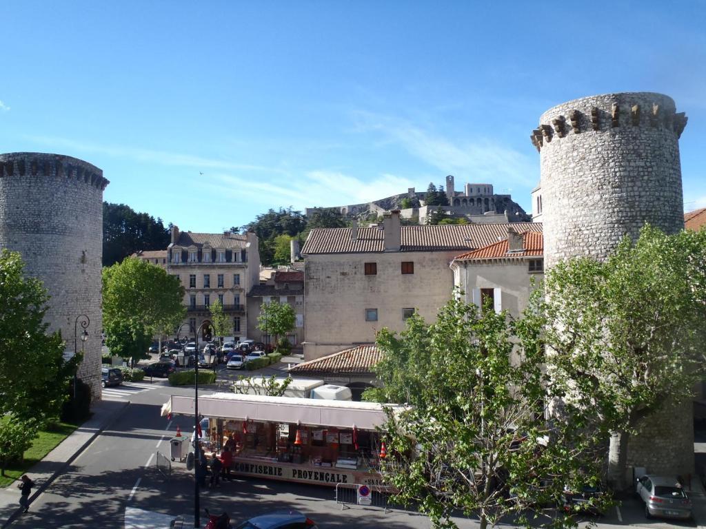 Grand Hotel Du Cours Sisteron Habitación foto
