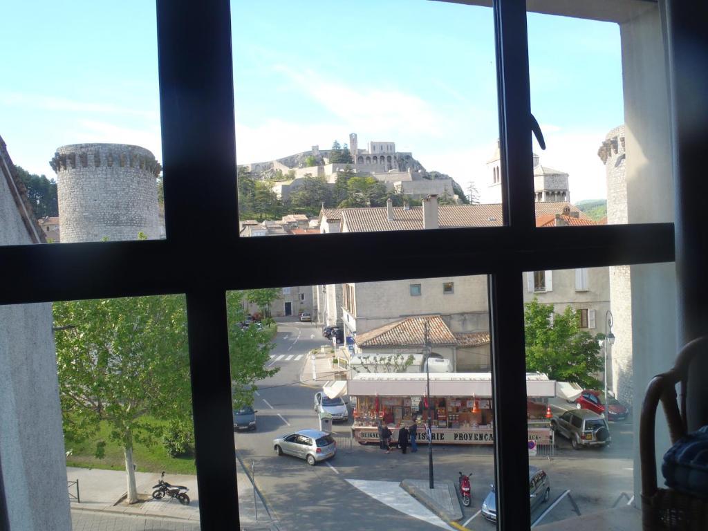 Grand Hotel Du Cours Sisteron Habitación foto
