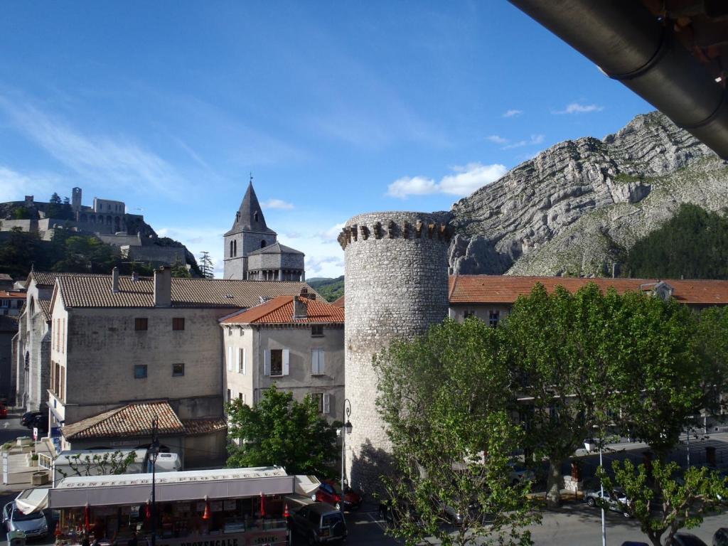 Grand Hotel Du Cours Sisteron Habitación foto