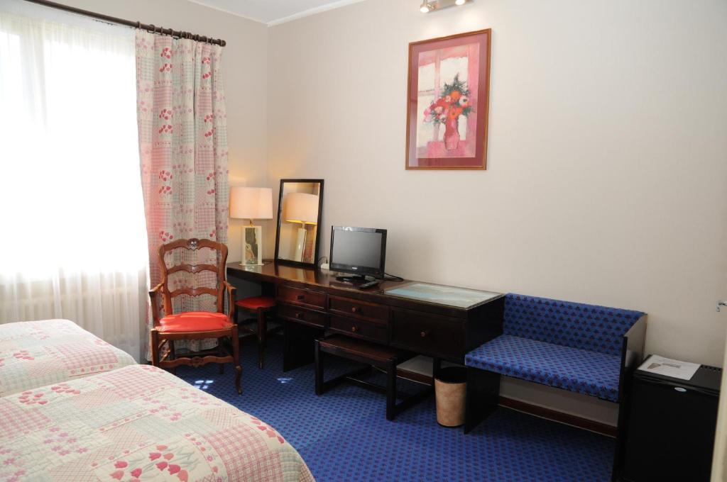 Grand Hotel Du Cours Sisteron Habitación foto